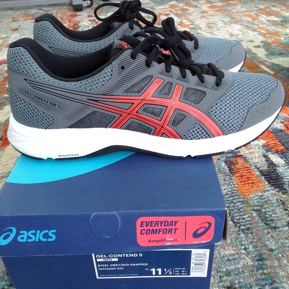 NIB ASICS Gel Contender 5 size 11.5